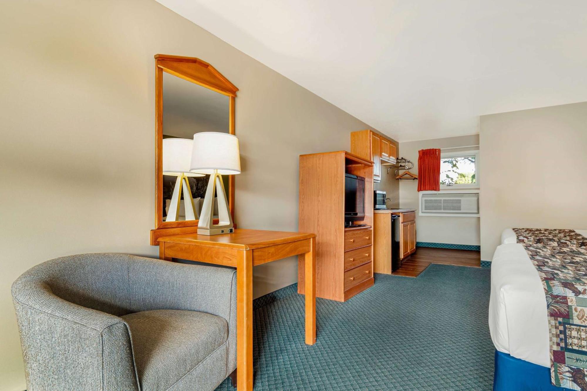 Super 8 By Wyndham Lake George/Downtown Exterior foto