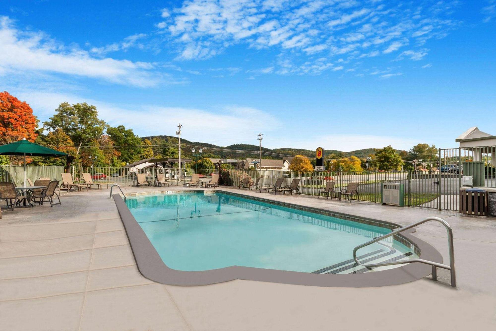 Super 8 By Wyndham Lake George/Downtown Exterior foto